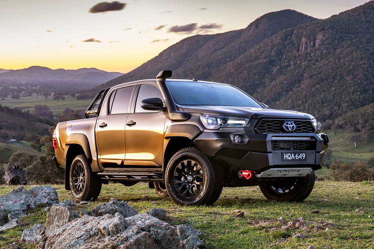 Tại Australia, giá xe Toyota Hilux 2020 bán ra từ 23.500 AUD đến 62.400 AUD. Mẫu bán tải này sẽ có mặt tại các đại lý từ ngày 27/8. Hilux 2020 vừa được phân phối tại Việt Nam từ giữa tháng 8 với mức giá 628-913 triệu đồng.
