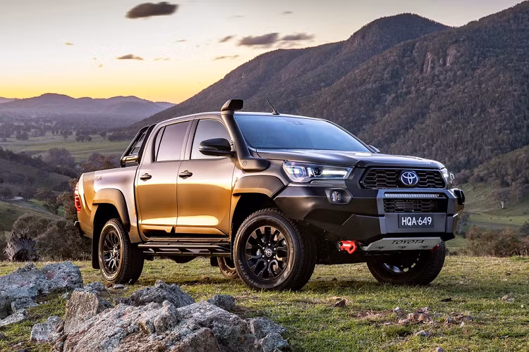 Tại Australia, giá xe Toyota Hilux 2020 bán ra từ 23.500 AUD đến 62.400 AUD. Mẫu bán tải này sẽ có mặt tại các đại lý từ ngày 27/8. Hilux 2020 vừa được phân phối tại Việt Nam từ giữa tháng 8 với mức giá 628-913 triệu đồng.