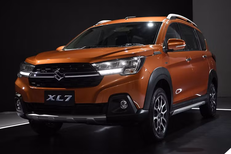 Ngoài ra, Suzuki còn hứa hẹn XL7 mới sẽ giảm tiếng ồn, độ rung và độ xóc nhờ vào việc tối ưu hóa các vật liệu cách âm và hấp thụ tiếng ồn. Suzuki gọi công nghệ này là Heartech. Suzuki XL7 tại Thái Lan lẫn Việt Nam đều sử dụng hộp số tự động 4 cấp (4AT) và động cơ 1.5L AT cho công suất tối đa 103 mã lực và mô-men xoắn cực đại 138 Nm. Suzuki XL7 sẽ là đối thủ của Mitsubishi Xpander Cross, cũng như thu hút khách hàng của cả Suzuki Ertiga lẫn Mitsubishi Xpander.