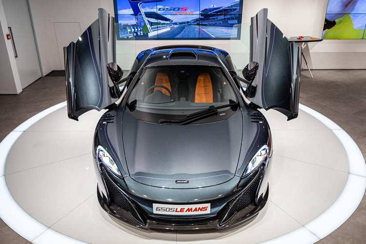 Đại lý McLaren Hồng Kông đang tổ chức nhiều cuộc trưng bày xe đỉnh trong Quý cuối cùng của năm Canh Tý này. Trong đó, vào cuối tháng 10 vừa qua, 1 trong tổng số 10 chiếc siêu xe McLaren MP4-12C HS được trưng bày tại đại lý McLaren Hồng Kông theo diện cho mượn. Và gần đây nhất là sự có mặt của một siêu xe giới hạn khác đó chính là McLaren 650S Le Mans.