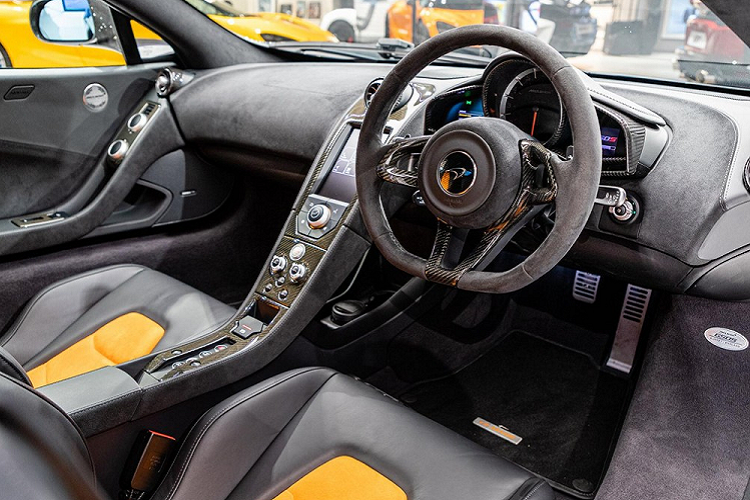 Đây là 1 trong 50 chiếc McLaren 650S Le Mans trên toàn thế giới. McLaren 650S Le Mans được ra mắt cách đây 5 năm nhân dịp kỷ niệm 20 năm chiến thắng của hãng siêu xe Anh quốc tại giải đua 24 Hours of Le Mans năm 1995. Phiên bản Le Mans được trang bị rất nhiều các chi tiết để biến nó trở nên khác biệt hơn so với phiên bản 650S tiêu chuẩn.