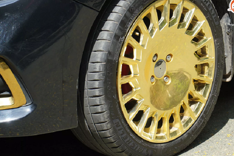 Việc trang trí “lên đời” xe này đã gây bất ngờ cho người xem tại FEST 3, trong đó số đông tỏ ra rất thích thú và ấn tượng khi được chiêm ngưỡng phiên bản độ có một không hai của Hyundai Accent này.