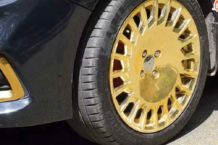 Việc trang trí “lên đời” xe này đã gây bất ngờ cho người xem tại FEST 3, trong đó số đông tỏ ra rất thích thú và ấn tượng khi được chiêm ngưỡng phiên bản độ có một không hai của Hyundai Accent này.