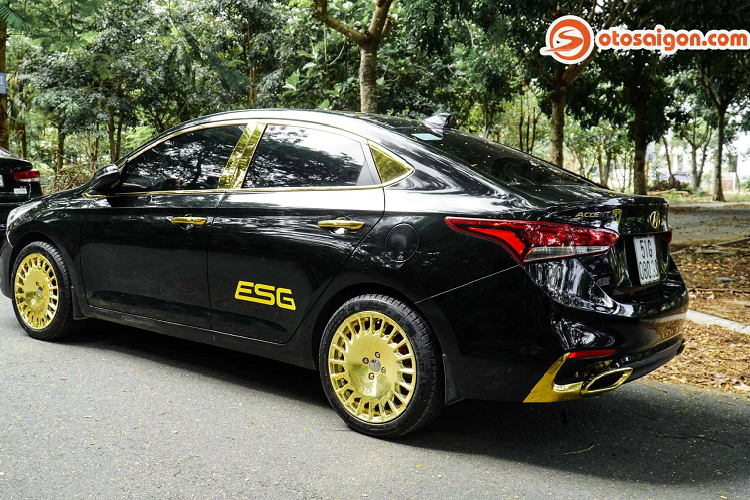 Hyundai Accent là một trong những ưu tiên lựa chọn hàng đầu đối với khách hàng mua xe để chạy dịch vụ, phục vụ gia đình hay những khách hàng mua xe lần đầu. Tại thị trường Việt, Hyundai Accent là một trong những dòng xe bán chạy hàng đầu trong sedan hạng B, Accent cũng là dòng xe Hàn duy nhất đã nhiều lần “soán ngôi” dòng xe bán chạy hàng đầu phân khúc – Toyota Vios.