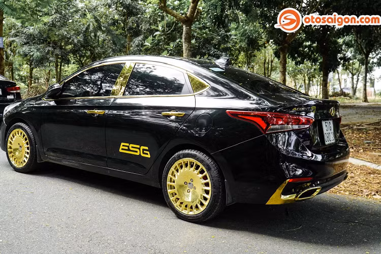 Hyundai Accent là một trong những ưu tiên lựa chọn hàng đầu đối với khách hàng mua xe để chạy dịch vụ, phục vụ gia đình hay những khách hàng mua xe lần đầu. Tại thị trường Việt, Hyundai Accent là một trong những dòng xe bán chạy hàng đầu trong sedan hạng B, Accent cũng là dòng xe Hàn duy nhất đã nhiều lần “soán ngôi” dòng xe bán chạy hàng đầu phân khúc – Toyota Vios.