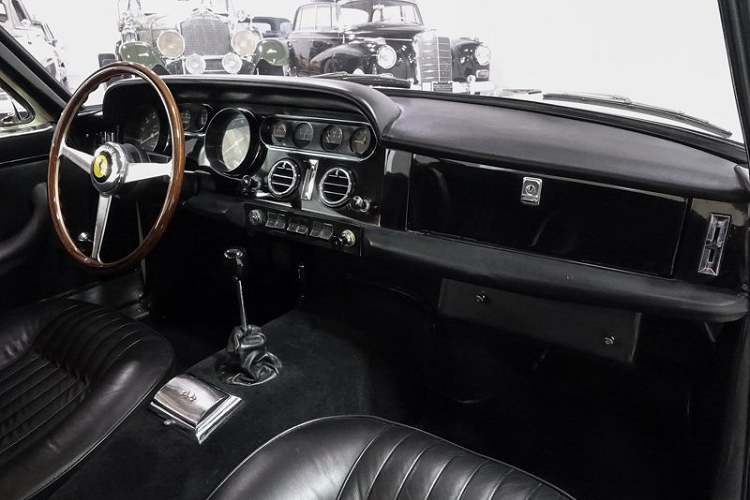 Thoạt nhìn, có lẽ chiếc xe không quá khác biệt so với những chiếc 330 GT khác nhưng trên thực tế, đây là một trong số bốn chiếc 330 GT phiên bản thử nghiệm từng được sản xuất và đã được ông trùm Enzo Ferrari sử dụng trong một khoảng thời gian dài.