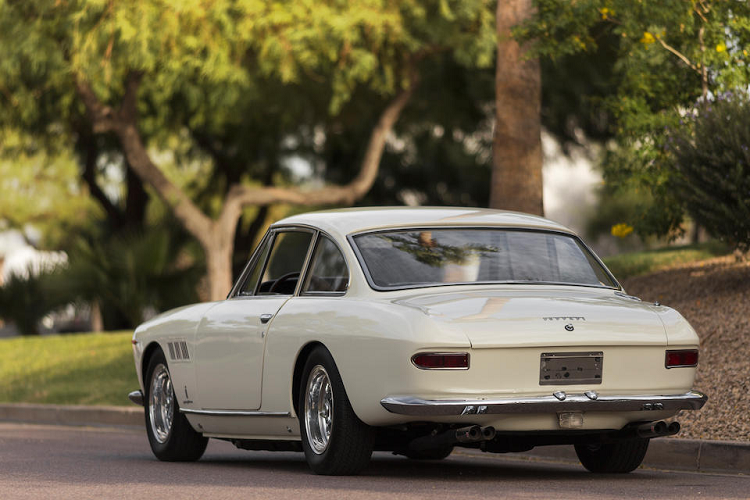 Ngoài việc là một chiếc xe cổ với vẻ đẹp độc đáo, thông thường, mỗi chiếc xe lại đều gắn bó với một câu chuyện của riêng nó. Điển hình như chiếc Ferrari 330 GT mang trên mình màu sơn trắng (đã được phục chế).