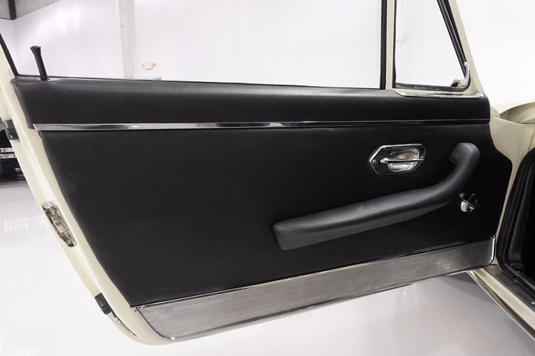 Ferrari 330 America xuất hiện lần đầu tiên sau năm 1963, trong khi phiên bản 330 GT 2 + 2 được ra mắt vào năm 1964 trong khi chiếc xe này được sản xuất vào năm 1962. Đây là chiếc xe prototype được sản xuất trước khi 330 chiếc còn lại chính thức được sản xuất và bán ra thị trường.