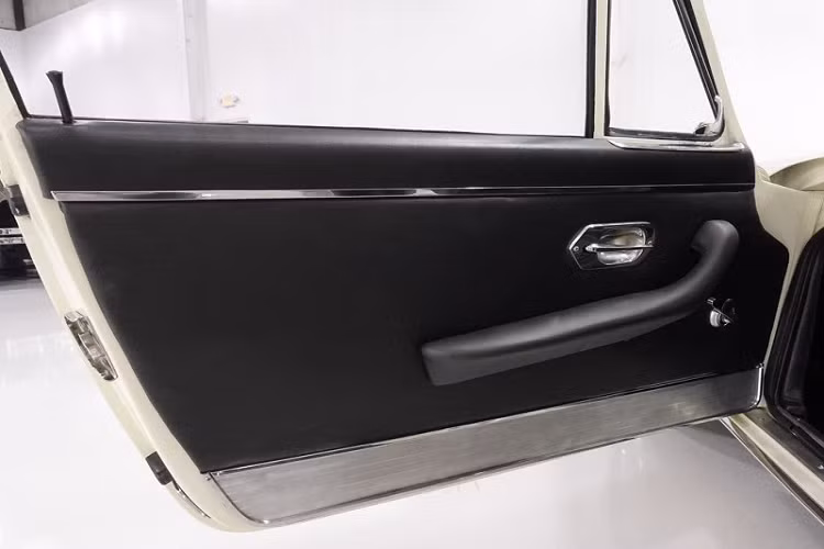 Ferrari 330 America xuất hiện lần đầu tiên sau năm 1963, trong khi phiên bản 330 GT 2 + 2 được ra mắt vào năm 1964 trong khi chiếc xe này được sản xuất vào năm 1962. Đây là chiếc xe prototype được sản xuất trước khi 330 chiếc còn lại chính thức được sản xuất và bán ra thị trường.