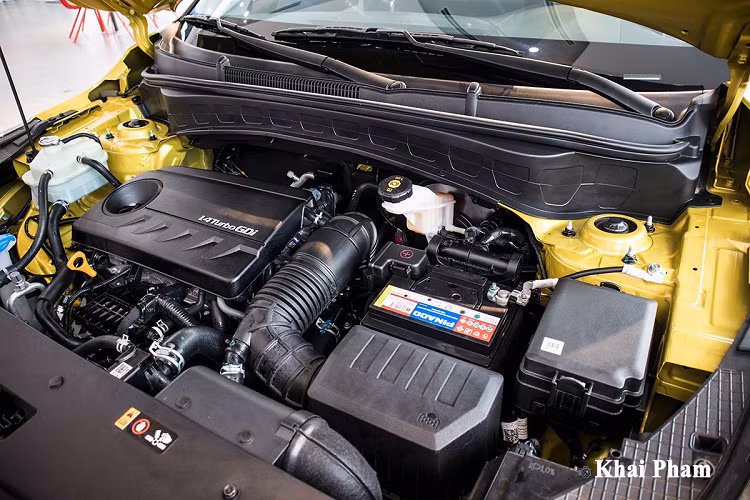 Cả 3 phiên bản xe Kia Seltos 2020 tại Việt Nam đều sử dụng động cơ tăng áp 1.4L cho sức mạnh 138 mã lực, mô-men xoắn 242 Nm đi kèm hộp số ly hợp kép 7 cấp và hệ dẫn động cầu trước.