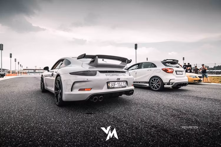 Trong đó, tất cả các xe tham dự đều được chủ nhân độ rất nhiều chi tiết từ body-kit, mâm xe tới remap tăng sức mạnh động cơ. Được biết, buổi offline này chỉ là "tiền đề" trước sự kiện xe độ thường niên được tổ chức mỗi năm 1 lần chuẩn bị diễn ra vào đầu năm 2021 tới đây.