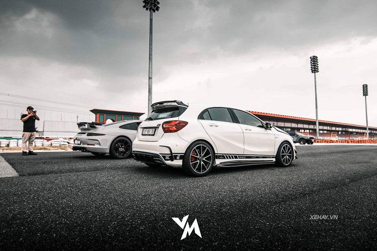 Theo ghi nhận thực tế, buổi offline của các dân chơi xe độ miền Nam lần này có sự tham gia của hơn 15 chiếc xe với đủ mọi thương hiệu, phong cách khác nhau.