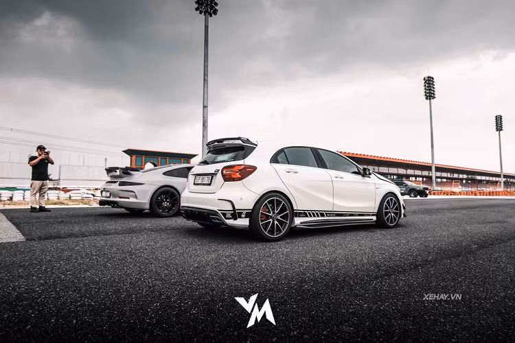 Theo ghi nhận thực tế, buổi offline của các dân chơi xe độ miền Nam lần này có sự tham gia của hơn 15 chiếc xe với đủ mọi thương hiệu, phong cách khác nhau.