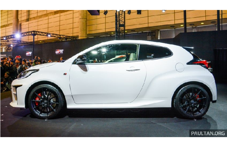 Là hậu duệ tinh thần của mẫu xe Celica GT-Four ra đời trong thập niên '80-'90, GR Yaris 2020 vốn được phát triển dựa trên Toyota Yaris thế hệ mới đã trình làng vào hồi tháng 10 năm ngoái. Tuy nhiên, khác với Toyota Yaris 2020, mẫu xe hatchback hiệu suất cao này chỉ được trang bị 3 cửa thay vì 5 cửa.