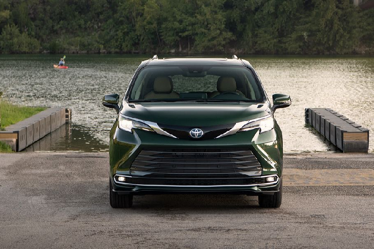 Trong đó, 2 phiên bản phổ biến nhất cho mẫu MPV hạng sang Toyota Sienna mới là Limited và Platinum. Mức giá tạm tính được phía các đại lý đưa ra cho 2 phiên bản này cao nhất chỉ khoảng 4,4 tỷ đồng.