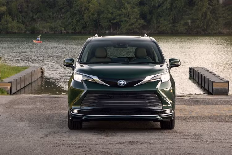 Trong đó, 2 phiên bản phổ biến nhất cho mẫu MPV hạng sang Toyota Sienna mới là Limited và Platinum. Mức giá tạm tính được phía các đại lý đưa ra cho 2 phiên bản này cao nhất chỉ khoảng 4,4 tỷ đồng.