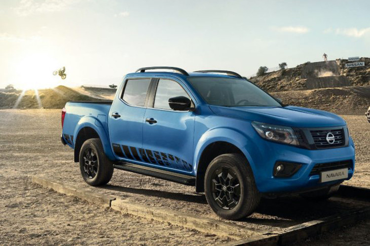 Để độ bán tải phong cách Mercedes-Benz X-Class thêm “thuyết phục” hơn, một thành viên trong nhóm xe bán tải còn gợi ý cho chủ xe đổi từ dòng Ford Ranger sang dòng bán tải Nissan Navara.