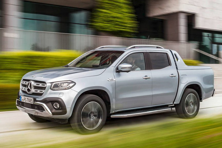 Mercedes-Benz X-Class được giới thiệu lần đầu hồi năm 2017, sau 3 năm kể từ khi ra mắt, Mercedes-Benz đã chính thức “khai tử” dòng X-Class vào đầu năm nay vì doanh số thấp, nguyên nhân chính là giá bán khá cao khiến X-Class khó cạnh tranh và thật sự thuyết phục người mua. Thật vậy, X-Class từng có giá bán khởi điểm gần 42.000 USD tại Đức, một mức giá không phải ai cũng mua được.