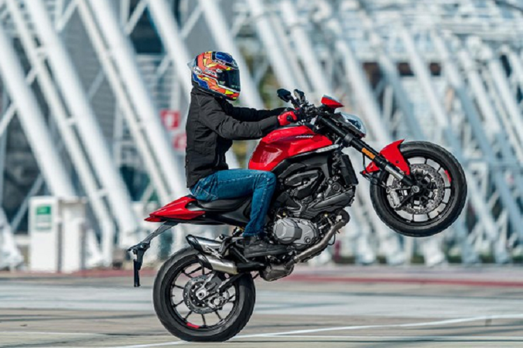 Thông tin về các tính năng này sẽ được hiển thị trên bảng đồng hồ là màn hình màu TFT 4.3 inch.