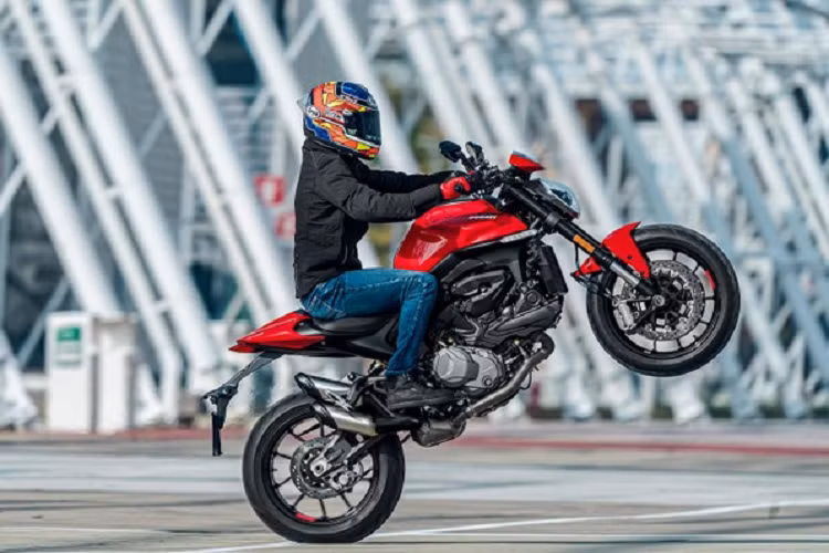 Thông tin về các tính năng này sẽ được hiển thị trên bảng đồng hồ là màn hình màu TFT 4.3 inch.