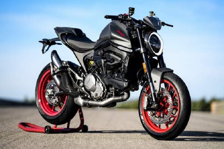 Trong phần cuối cùng trong chuỗi sự kiện Ducati World Premiere 2021, thương hiệu môtô Ý vừa chính thức giới thiệu đến người dùng thế hệ mới của mẫu Naked bike Monster - Ducati 821 2021 mới với thay đổi toàn diện về thiết kế, động cơ và trang bị.