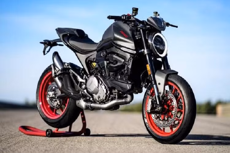 Trong phần cuối cùng trong chuỗi sự kiện Ducati World Premiere 2021, thương hiệu môtô Ý vừa chính thức giới thiệu đến người dùng thế hệ mới của mẫu Naked bike Monster - Ducati 821 2021 mới với thay đổi toàn diện về thiết kế, động cơ và trang bị.