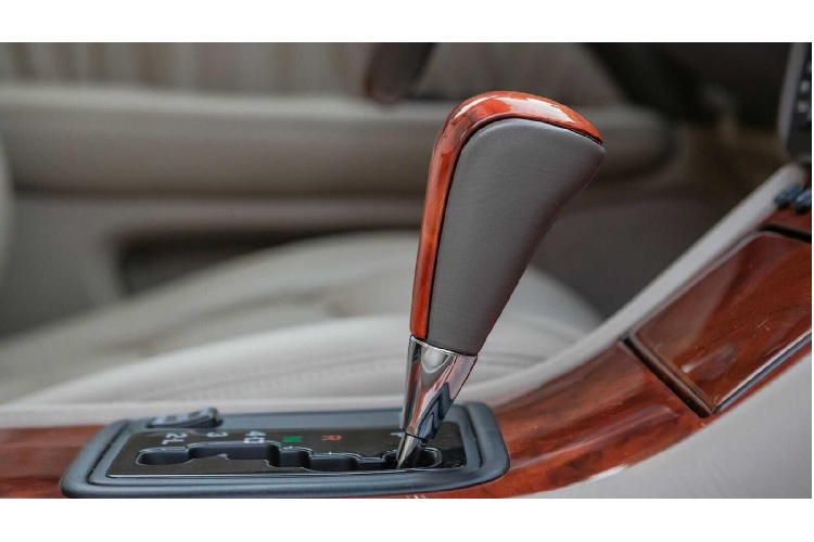 Đặc biệt, chiếc LS400 kéo dài này được cho là do chính hãng Lexus lắp ráp tại nhà máy ở Tahara, Nhật Bản. Đây là nhà máy nổi tiếng là cẩn thận và tỉ mỉ trong quá trình lắp ráp xe.