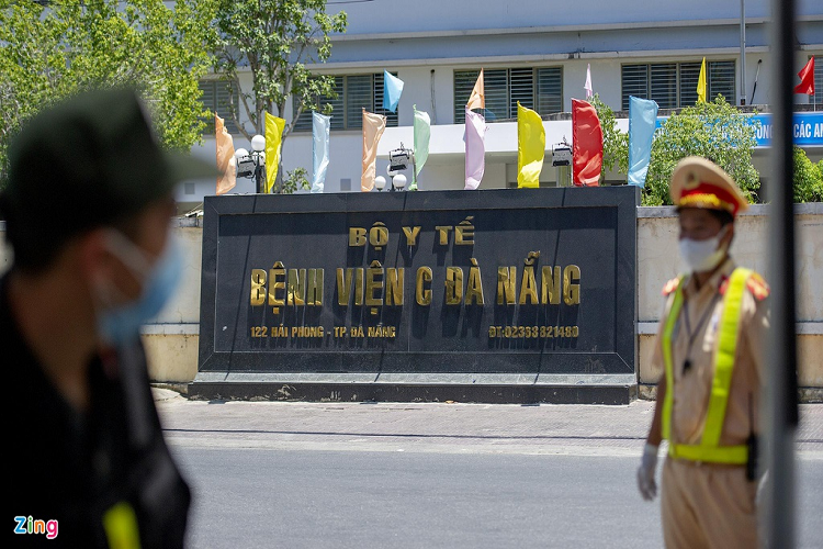 10 chốt chặn được lập tại các lối ra vào. 54 chiến sĩ cảnh sát giao thông, cảnh sát cơ động, dân quân tự vệ được huy động để canh gác ngày đêm, đảm bảo "nội bất xuất, ngoại bất nhập", tránh dịch bệnh lây lan.