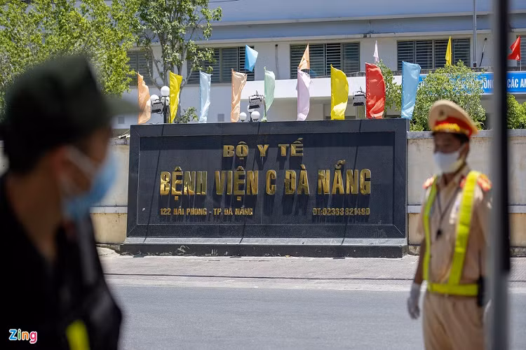 10 chốt chặn được lập tại các lối ra vào. 54 chiến sĩ cảnh sát giao thông, cảnh sát cơ động, dân quân tự vệ được huy động để canh gác ngày đêm, đảm bảo "nội bất xuất, ngoại bất nhập", tránh dịch bệnh lây lan.