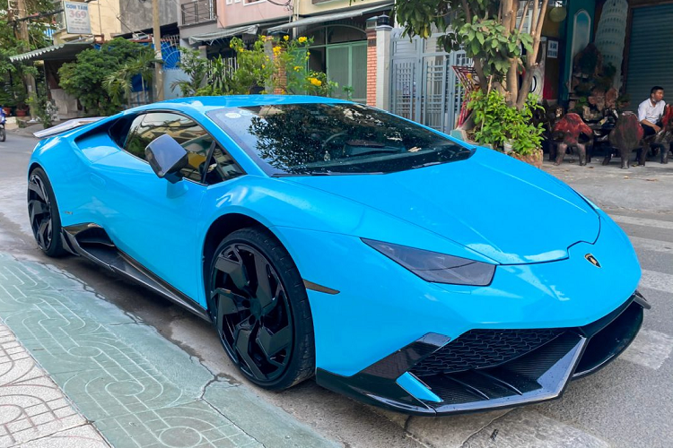 Bên cạnh đó, bộ mâm có tên PUR RS.05 V2 này chỉ được sản xuất giới hạn với 25 bộ trên thế giới, số thứ tự của bộ mâm này tại Việt Nam là 03/25. Được biết, bộ mâm nói trên có giá bán tương đương gần 300 triệu đồng tại thị trường nước ngoài.