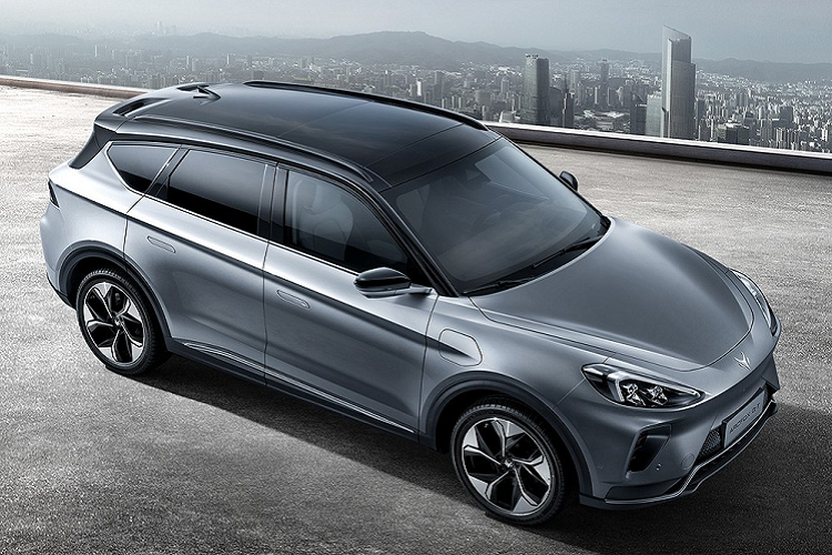 ArcFox Alpha-T chính thức được bán ở thị trường nội địa Trung Quốc kể từ cuối tháng 4, nhưng quá trình giao hàng sẽ chỉ bắt đầu trong tháng 8. Giá xe ArcFox Alpha-T khởi điểm tư 280.000 nhân dân tệ (trên 929 triệu đồng).