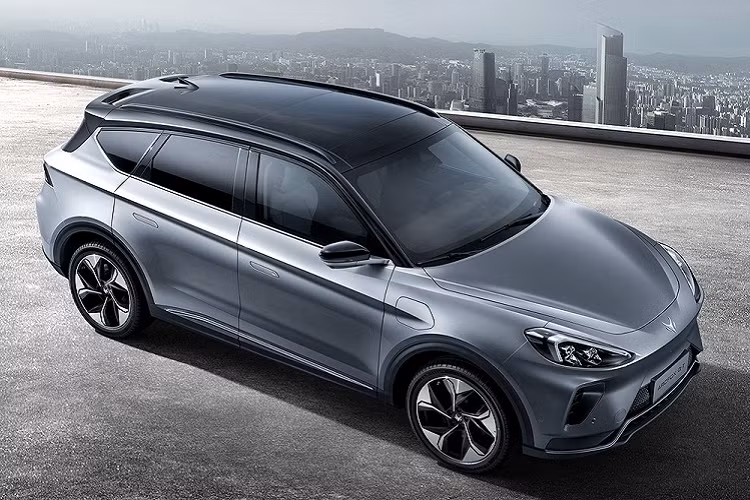 ArcFox Alpha-T chính thức được bán ở thị trường nội địa Trung Quốc kể từ cuối tháng 4, nhưng quá trình giao hàng sẽ chỉ bắt đầu trong tháng 8. Giá xe ArcFox Alpha-T khởi điểm tư 280.000 nhân dân tệ (trên 929 triệu đồng).