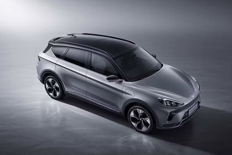 Mẫu xe này được sản xuất bởi đơn vị liên doanh BAIC-MAGNA. Điều này đánh dấu lần đầu tiên MAGNA, một công ty cung cấp phụ tùng gốc Canada, trực tiếp liên quan vào quá trình sản xuất xe ô tô. Nhà máy của liên doanh này đặt ở thành phố Trấn Giang, tỉnh Giang Tô, với khả năng sản xuất 180.000 chiếc xe một năm.