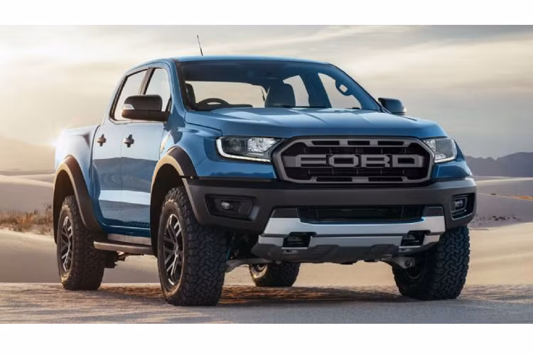 Ở phiên bản nâng cấp này, Ford Ranger Raptor 2020 mới nhận được một số bổ sung đáng chú ý như hệ thống Phanh tự động khẩn cấp tích hợp tính năng phát hiện người đi bộ và Hỗ trợ giữ làn. Tuy nhiên, Ranger Raptor tại Malaysia vẫn thiếu đi tính năng Adaptive Cruise Control cũng như Cảnh báo điểm mù.