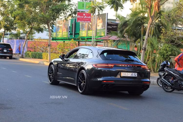 Về truyền động, Porsche Panamera 4 Sport Turismo sử dụng động cơ V6 3.0L với công suất tối đa 330 mã lực và 450 Nm mô-men xoắn cực đại. Đi kèm với đó là trang bị hộp số tự động PDK 8 cấp. Từ đó, mẫu xe này chỉ mất khoảng thời gian 4,6 giây để tăng tốc từ 0 - 100 km/h.