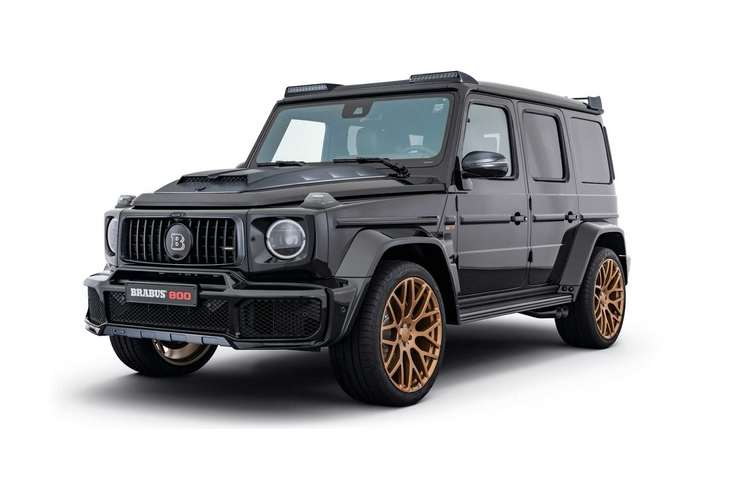 Brabus 800 Black and Gold Edition được độ từ mẫu xe SUV Mercedes-AMG G63. SUV mới dùng body kit thân rộng, nâng đáng kể độ hoành tráng của xe. Thực tế, bản độ Brabus rộng hơn nguyên bản 10 cm.
