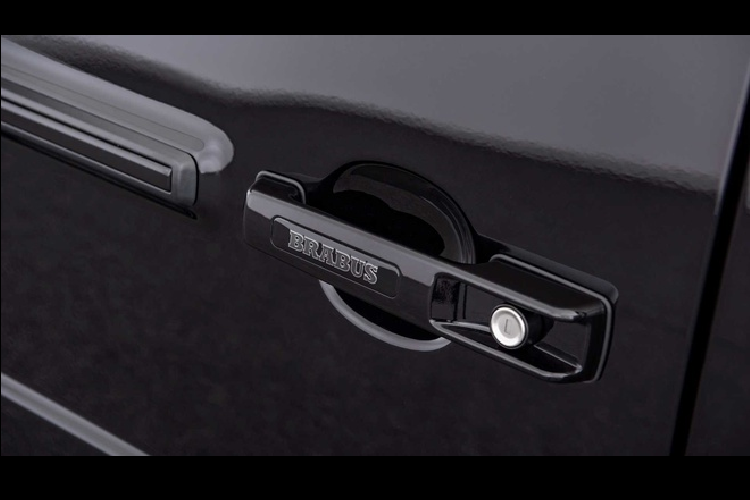 Sau khi được bổ sung hai bộ tăng áp hiệu suất cao và thêm một số tùy chỉnh khác, Brabus 800 Black and Gold Edition đạt công suất 789 mã lực, mô-men xoắn 1.000 Nm.