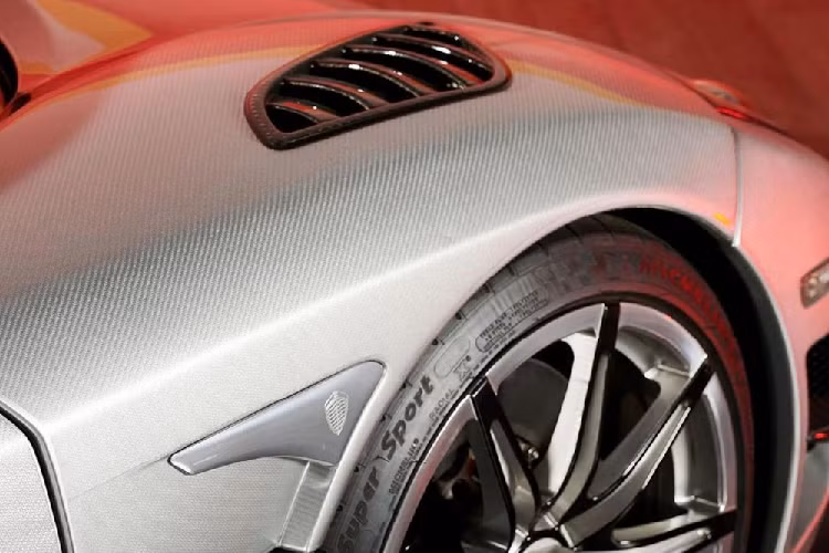 Vẫn chưa rõ liệu các đối tác như Luxury Lease Partners có cho phép người thuê tiềm năng mua đứt chiếc hypercar của Thụy Điển sau khi kết thúc hợp đồng hay không. Tuy nhiên, con số phải trả sau 5 năm là quá cao và các đại gia có thể tính đến các phương án khác như thuê những siêu phẩm đỉnh hơn ở thời điểm hiện tại hay mua đứt chiếc Koenigsegg CCXR Trevita ngay từ ban đầu.