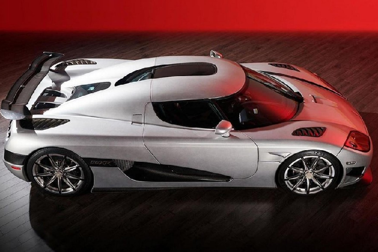 Bán hoài không ai mua, đại lý cho thuê siêu xe dệt kim cương Koenigsegg CCXR Trevita với giá "khóc thét". Hiện 1 trong 2 chiếc siêu xe mui trần Koenigsegg CCXR Trevita được sản xuất trên toàn thế giới đang thuộc sở hữu của đại lý iLusso, nằm ở miền Nam California, khu vực phía nam của tiểu bang California, Hoa Kỳ nhưng nhiều năm trôi qua vẫn chưa có ai mua.