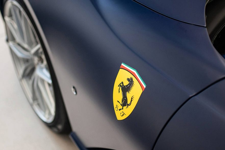 Ngoài bộ những chiếc xe kỉ niệm 70 năm, bộ phận Tailor Made từng mang tới những mẫu xe cá nhân hóa độc đáo như 488 Pista Spider “Nikki Lauda” hay như chiếc Ferrari 812 Superfast trong màu áo của Ferrari 250 SWB được cầm lái bởi tay đua nổi tiếng Stirling Moss – Người vừa qua đời cách đây không lâu.