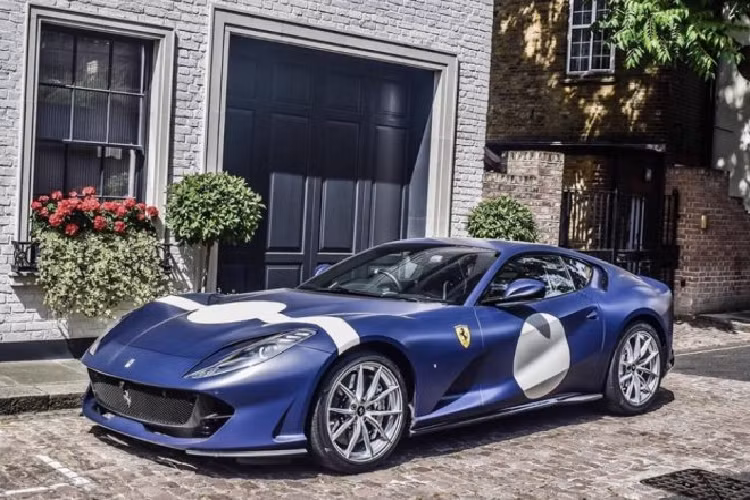 Được phát triển dựa trên người đàn anh F12, siêu xe Ferrari 812 Superfast kế thừa những nét đẹp, đi kèm với đó chính là những sự cải thiện đáng kể về cả ngoại thất, động cơ cũng như khả năng vận hành.