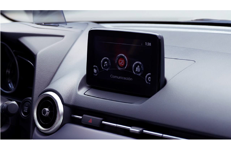 Trong khi bản cao cấp nhất được trang bị đèn pha LED thích ứng (Adaptive LED), vô lăng có thê tính năng hỗ trợ lái với camera 360 độ toàn cảnh, hệ thống cảnh báo người lái chuyển làn đường khi có phương tiện phía sau và cảnh báo phương tiện cắt ngang khi lùi (RCTA), bên cạnh 4 cảm biến đỗ xe phía trước.