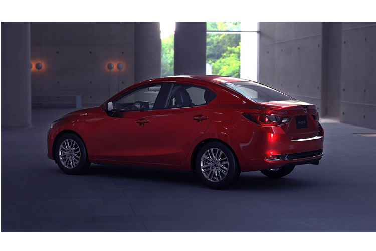 Trên thực tế, Mazda2 sedan thường được lựa chọn để phục vụ cho gia đình hay được các chị em lựa chọn làm phương tiện đi lại hơn là một dòng xe sử dụng để chạy dịch vụ vì thiếu sự rộng rãi.