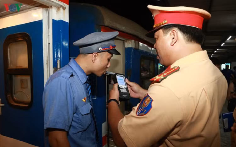 Moi ngay co khoang 500 lai xe bi xu ly vi pham nong do con-Hinh-4