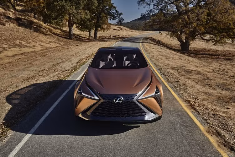 Theo Car&amp;Driver, mẫu SUV “trùm cuối” nhà Lexus dự kiến sẽ xuất hiện vào năm 2022. Về thiết kế, Lexus LQ 2022 mới sẽ mang nhiều nét tương đồng với mẫu ý tưởng LF-1 Limitless Concept 2018, cùng một số điểm nhấn giống với mẫu LC Coupe.