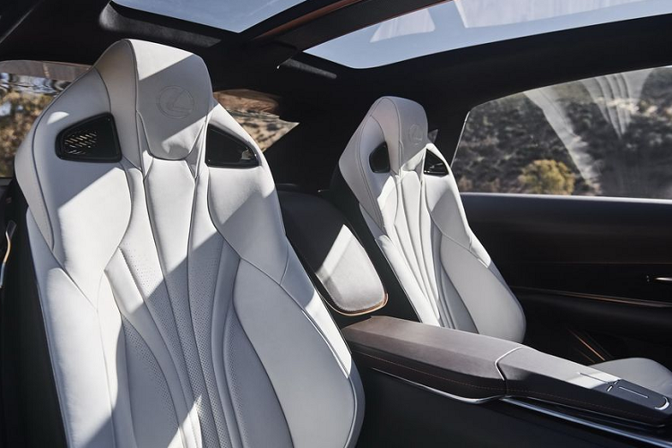 Cách đây 2 năm, ngay sau màn ra mắt của chiếc LF-1 Limitless Concept tại Triễn lãm Ô tô Detroit 2018, Lexus đã “nhanh tay” đăng ký bản quyền sản phẩm ‘LQ’ với Cục quản lý Thương hiệu và Bằng sáng chế Mỹ.