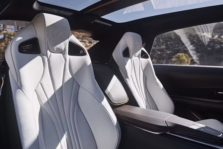 Cách đây 2 năm, ngay sau màn ra mắt của chiếc LF-1 Limitless Concept tại Triễn lãm Ô tô Detroit 2018, Lexus đã “nhanh tay” đăng ký bản quyền sản phẩm ‘LQ’ với Cục quản lý Thương hiệu và Bằng sáng chế Mỹ.