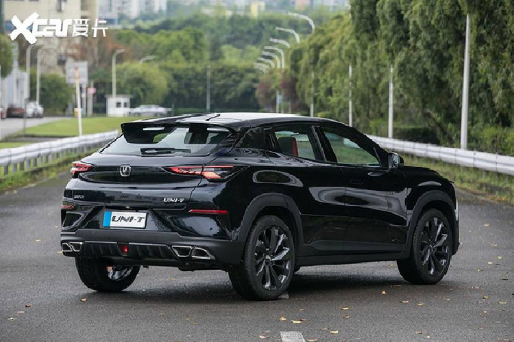 Tại Trung Quốc, giá xe ChangAn Uni-T có giá bán từ 120.000 - 150.000 CNY (xấp xỉ 400 - 500 triệu đồng). Xe dự kiến giao đến tay khách hàng vào tháng 6/2020.