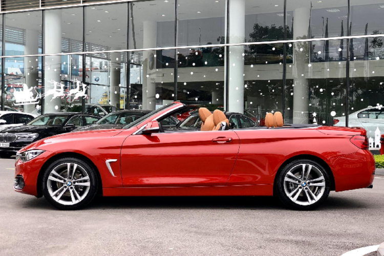 Với sức mạnh được truyền xuống cầu sau thông qua hộp số tự động 8 cấp. Nhờ đó, chiếc xe mui trần BMW 4-Series có thể tăng tốc từ 0 – 100 km/h chỉ trong 8,3 giây trước khi đạt tốc độ tối đa 230 km/h.