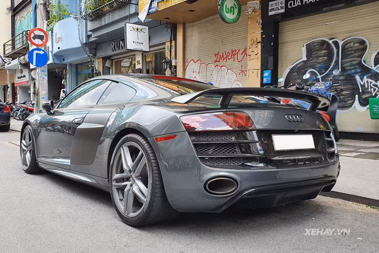 Cùng với đó, xe cũng được nâng cấp một số chi tiết ngoại thất khiến nó trở nên khác biệt so với biến thể sử dụng động cơ Audi R8 Type 42 là một chiếc siêu xe được phát triển chung nền tảng với Lamborghini Gallardo nhưng có giá bán thấp hơn, khiến nó trở thành một chiếc chiếc siêu xe với mức giá phải chăng hơn so với người anh em đến từ Ý.
